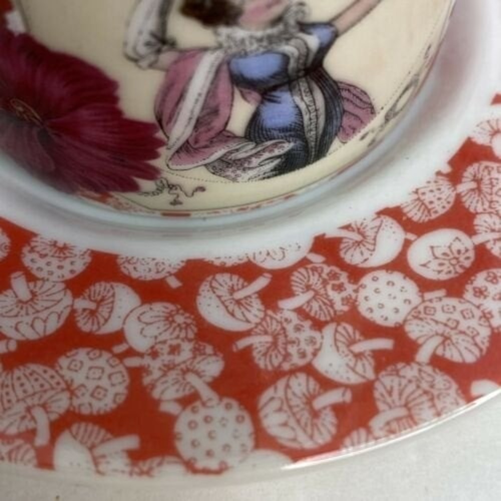 Vintage Gloria Vanderbilt 2 Piece Set Demi Teacups & Saucers Mushrooms Reds - Picture 7 of 10